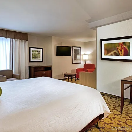 Hilton Garden Inn Portland Airport Exterior photo
