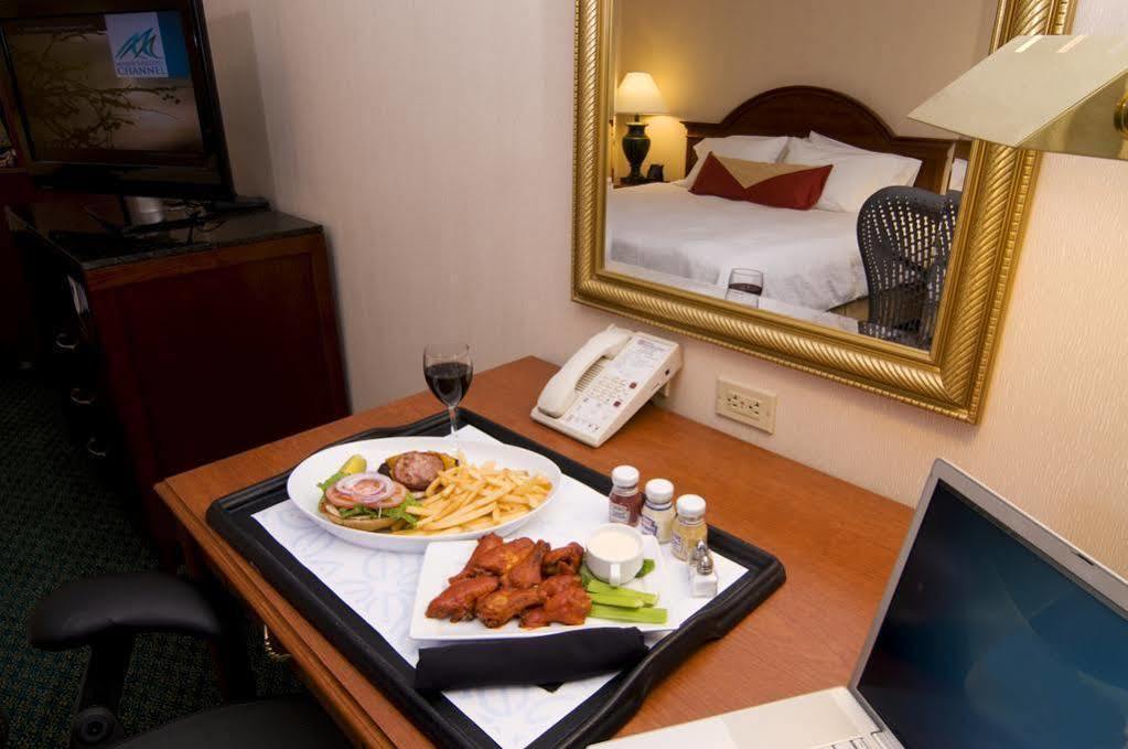 Hotel Hilton Garden Airport